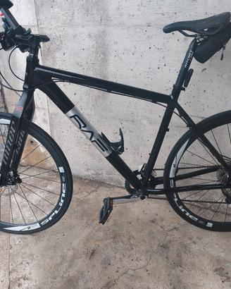BICI DA GRAVEL CON RUOTE IN CARBONIO 