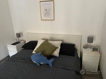 Struttura letto matrimoniale e comodini