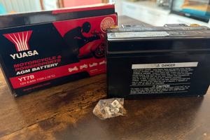 Batteria moto Yuasa 12v 6.8ah 110A (-18•C)