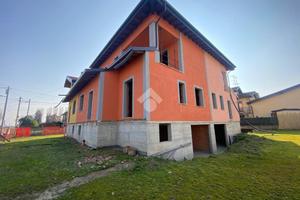 PORZIONE DI TRIFAMILIARE A SALE