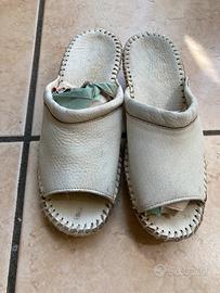 Mules con il tacco.