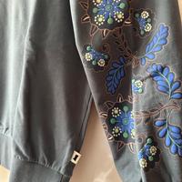 Felpa con cappuccio e fiori Carrera