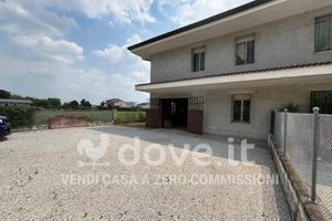 Casa indipendente di 291 m² con più di 5 locali a 
