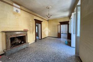 4 LOCALI A OLEGGIO