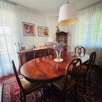 sala da pranzo in legno stile classico