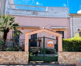 Immobile indipendente con giardino,cantina, p.aut