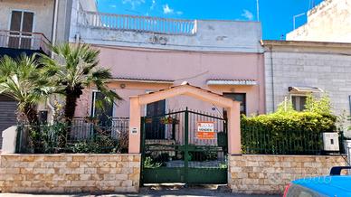 Immobile indipendente con giardino,cantina, p.aut