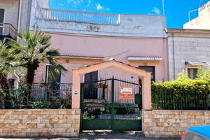 Immobile indipendente con giardino,cantina, p.aut