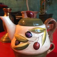 Teiera con tazza e coperchio