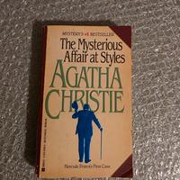 libro vintage di Agatha Crhistie 