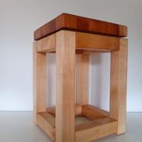 Sgabello in legno massello