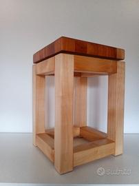 Sgabello in legno massello