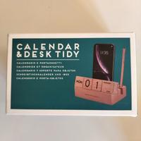 Calendario e porta oggetti da tavolo