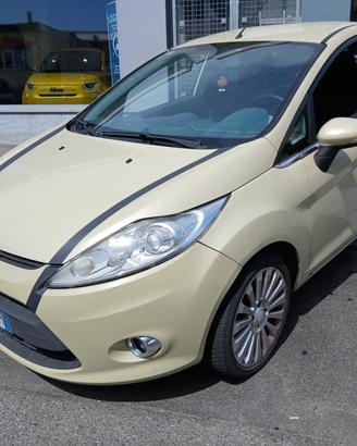 FORD FIESTA 1.4 TDI 68 CV NEOPAT CHIAMA LEGGI