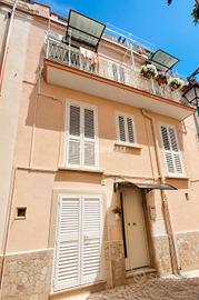 NOVITÀ: Casa singola con deposito e terrazzo