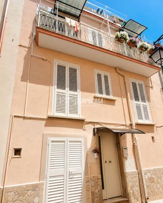 NOVITÀ: Casa singola con deposito e terrazzo
