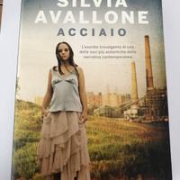 Libro "Acciaio" di Silvia Avallone
