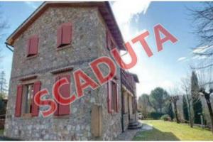 Immobile in asta di 374 m² con più di 5 locali a M