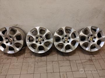 Cerchi in lega Alfa Romeo 16 pollici
