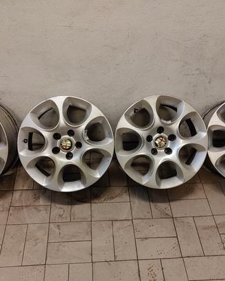 Cerchi in lega Alfa Romeo 16 pollici
