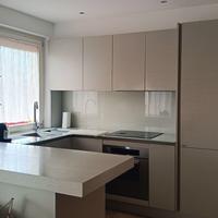 Cucina completa con penisola