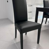 Set di sei sedie in ecopelle nera