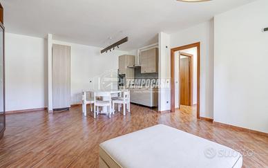 Appartamento con due bagni e giardino !!!