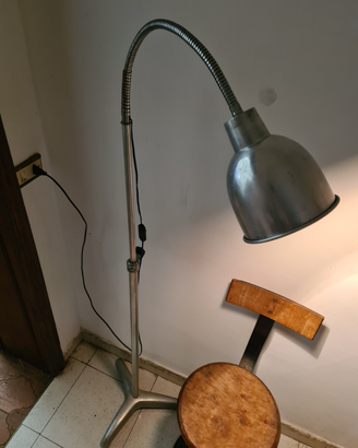 Lampada a piantana modernariato industriale