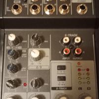 mixer behringer usato pochissimo
