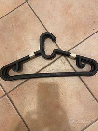 Grucce nere di plastica