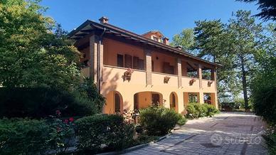 Villa di 440 m² con più di 5 locali e box auto dop