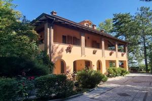 Villa di 440 m² con più di 5 locali e box auto dop