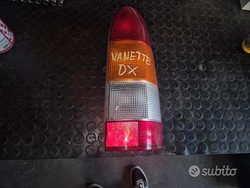 Faro - Stop Posteriore Destro Per Nissan Vanette