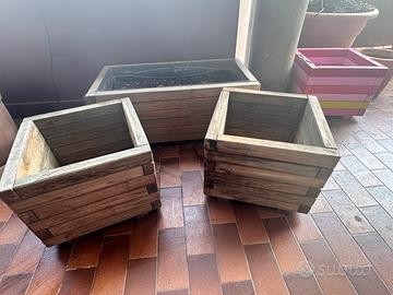 Set di fioriere in legno.