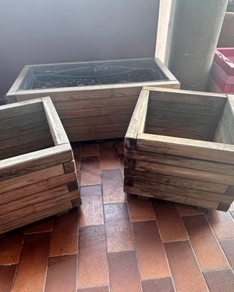 Set di fioriere in legno.