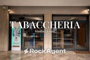 Attività / Licenza di 100 m² a Lecce