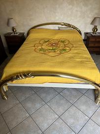 Letto in ottone dorato