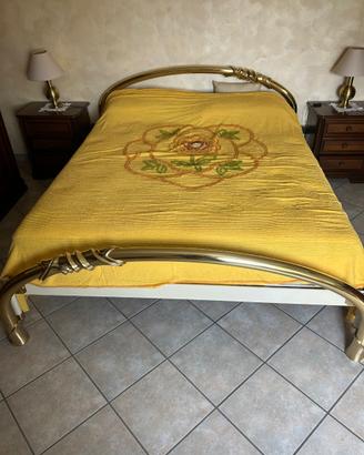 Letto in ottone dorato