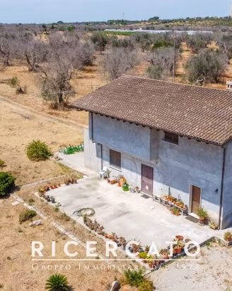 Villa di 170 m² con 5 locali a Leverano