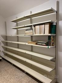 Scaffali negozio in metallo
