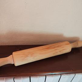 Mattarello in legno chiaro 