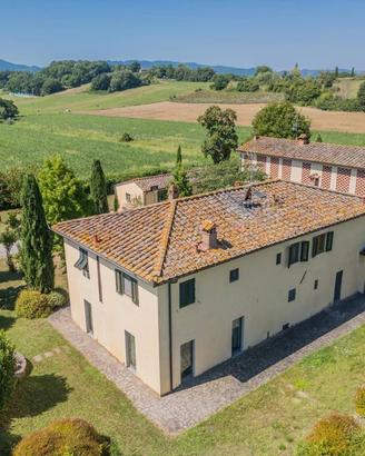 Rustico ristrutturato con bel giardino