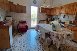 Ragalna-appartamento 1° piano con corte
