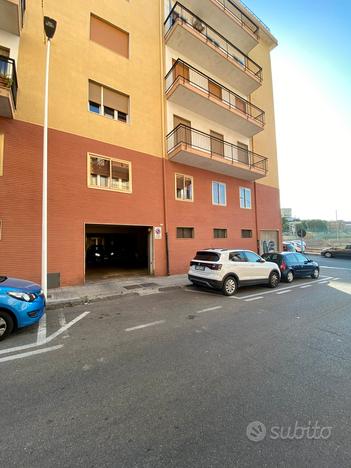 Garage con luce e presa elettrica a Cagliari