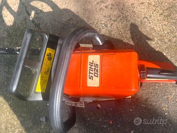 Due motoseghe e taglia siepe kawazaki