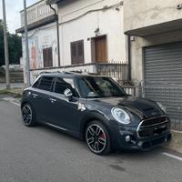 Mini cooper f55.    2.0 170cv