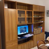 Parete attrezzata in legno