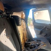 Dacia duster parzialmente incendiata