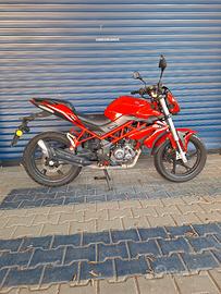 Benelli BN 125 rossa