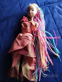 Bambola capelli di plastica e lavagnetta Disney